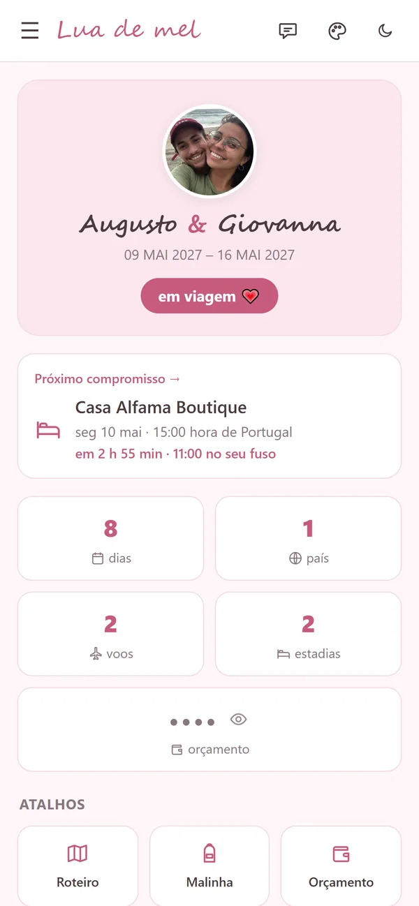 Tela inicial do app: foto do casal, datas da viagem e o próximo compromisso, check-in na Casa Alfama Boutique às 15:00.